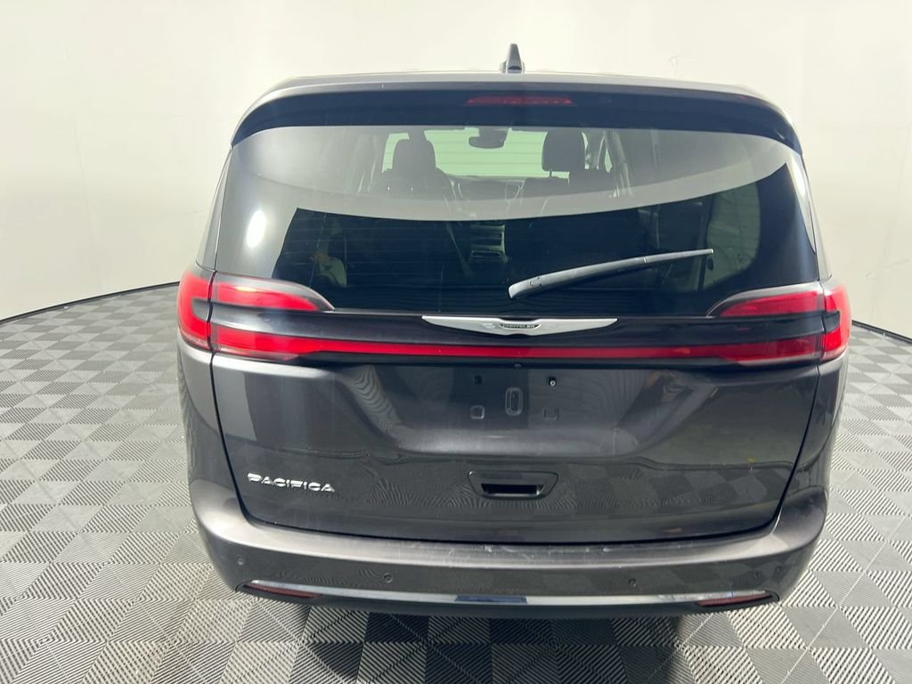 Used 2023 Gray Chrysler Touring L image 4