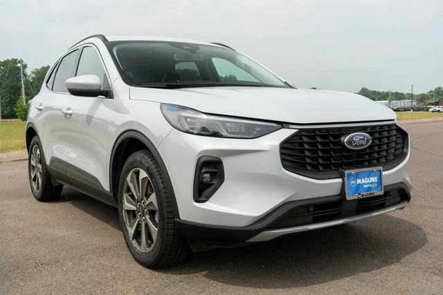 Used 2025 Gray Ford Platinum image 4