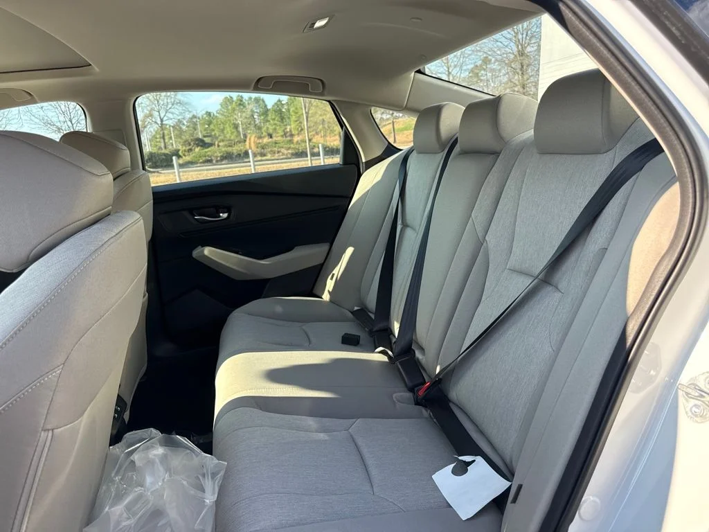 Used 2026 Platinum White Pearl Honda SE image 32