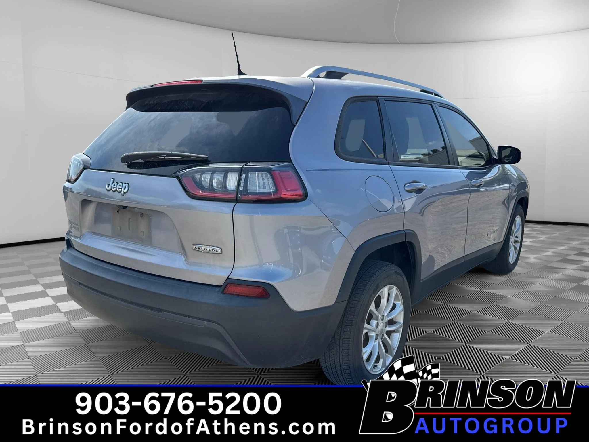 Certified Used 2020 Billet Silver Metallic Clearcoat Jeep Latitude image 5
