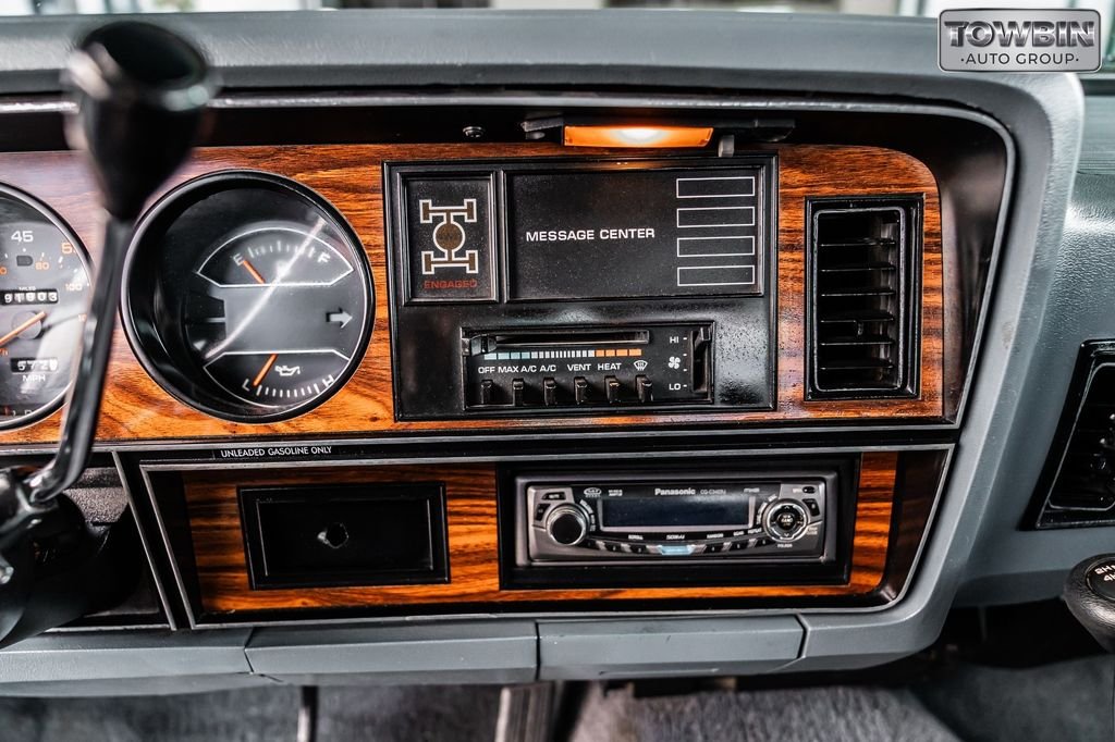 Used 1988  Dodge 100 image 18