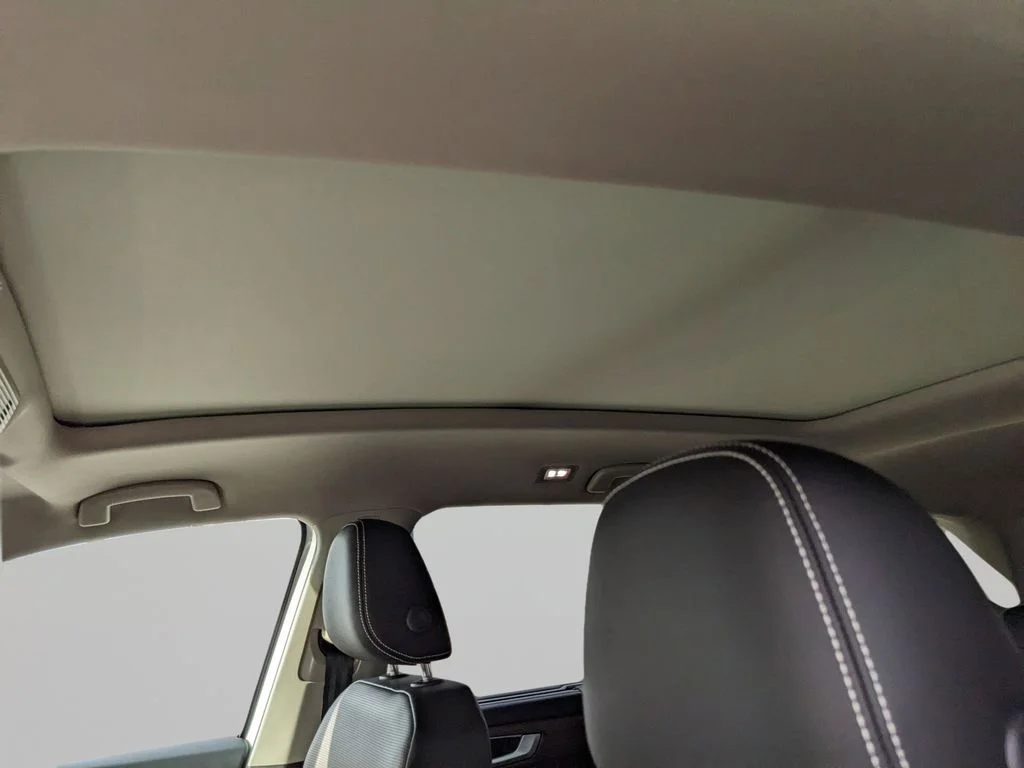 New 2026 White/off-white Volkswagen SEL image 22