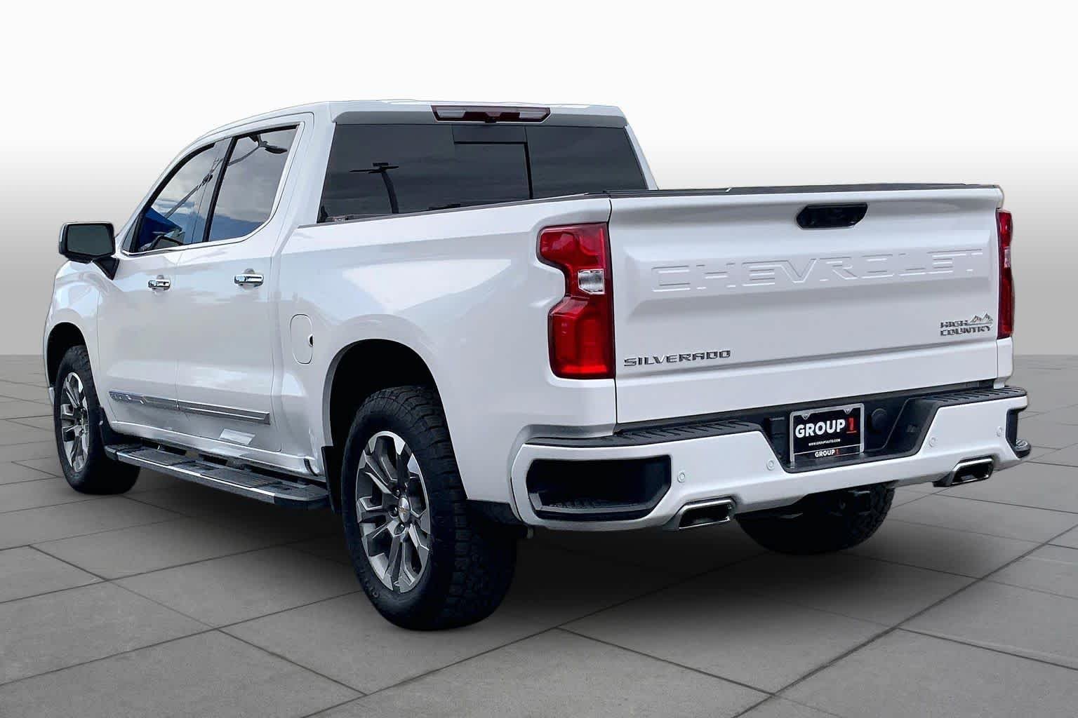 Used 2024 Iridescent Pearl Tricoat Chevrolet High Country image 12