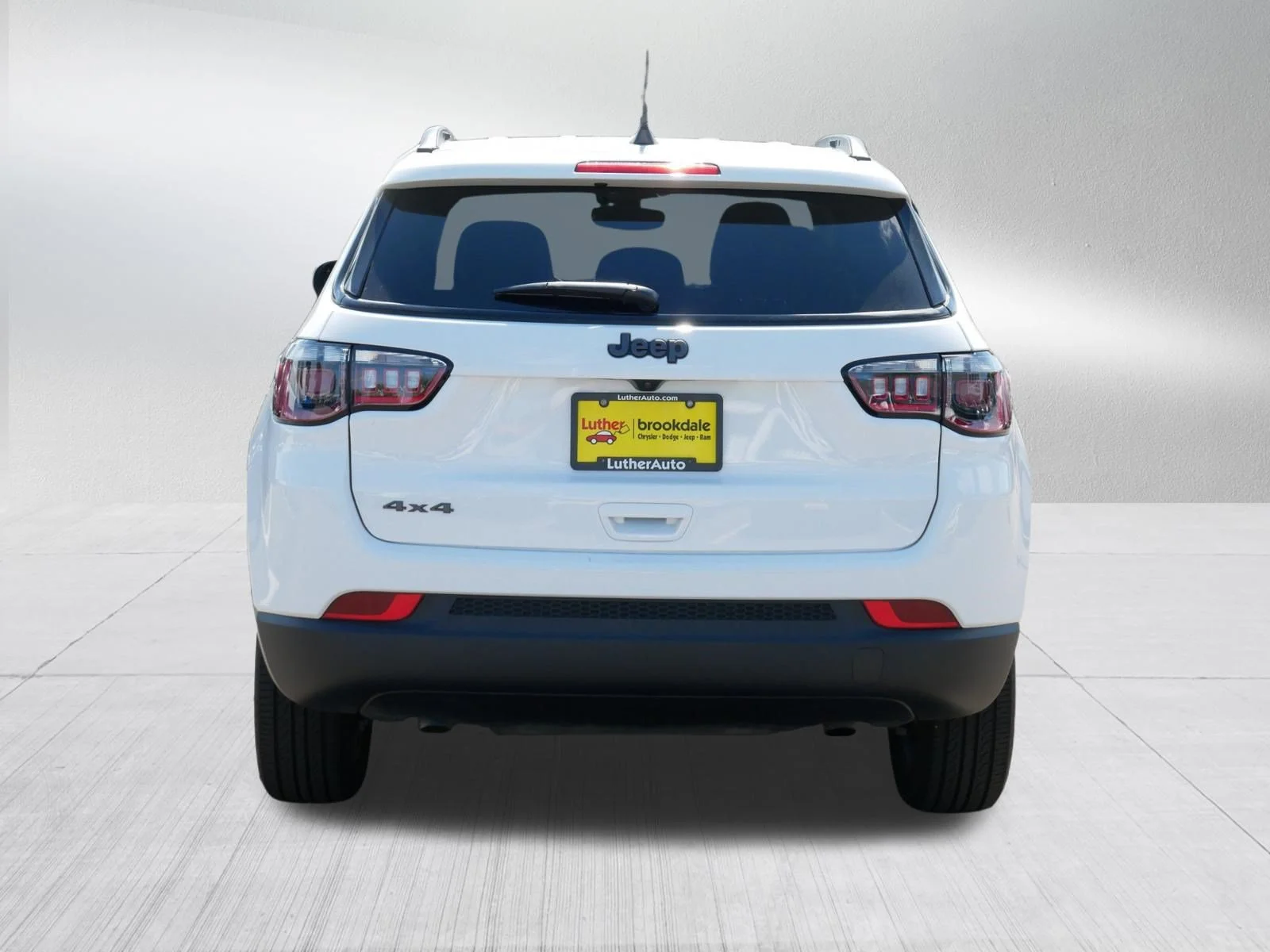 Used 2026 Bright White Clearcoat Jeep Latitude Altitude image 6