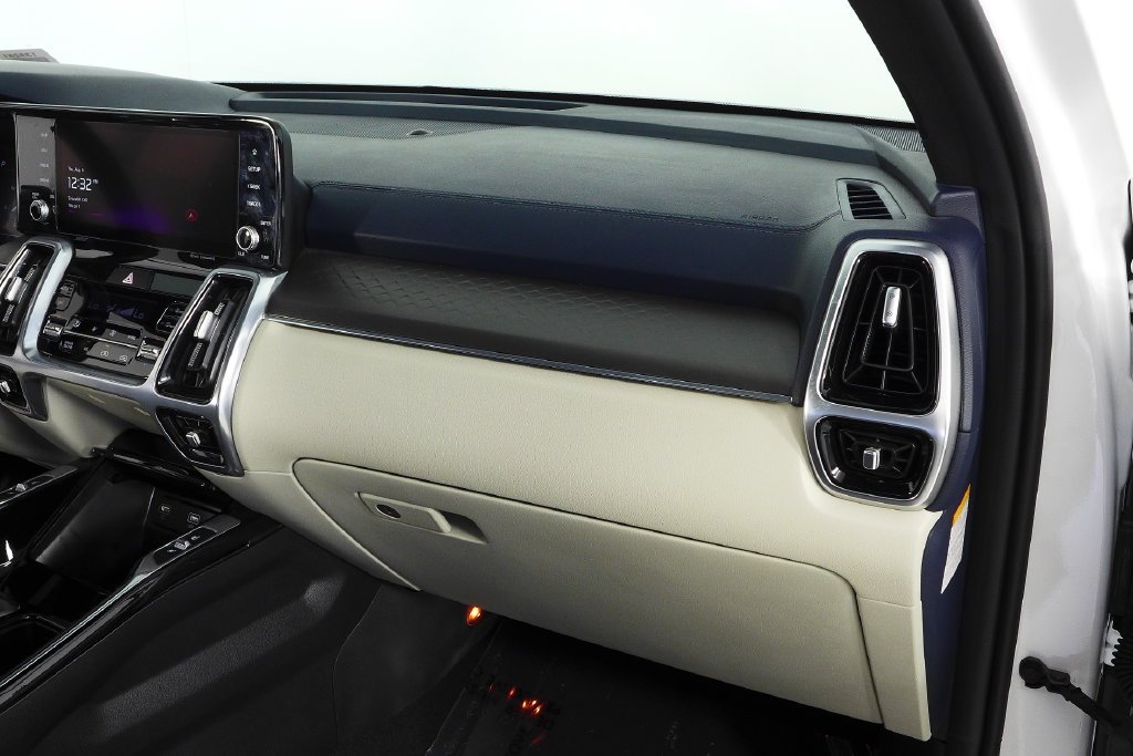 Used 2023 Snow White Pearl Kia SX Prestige image 14