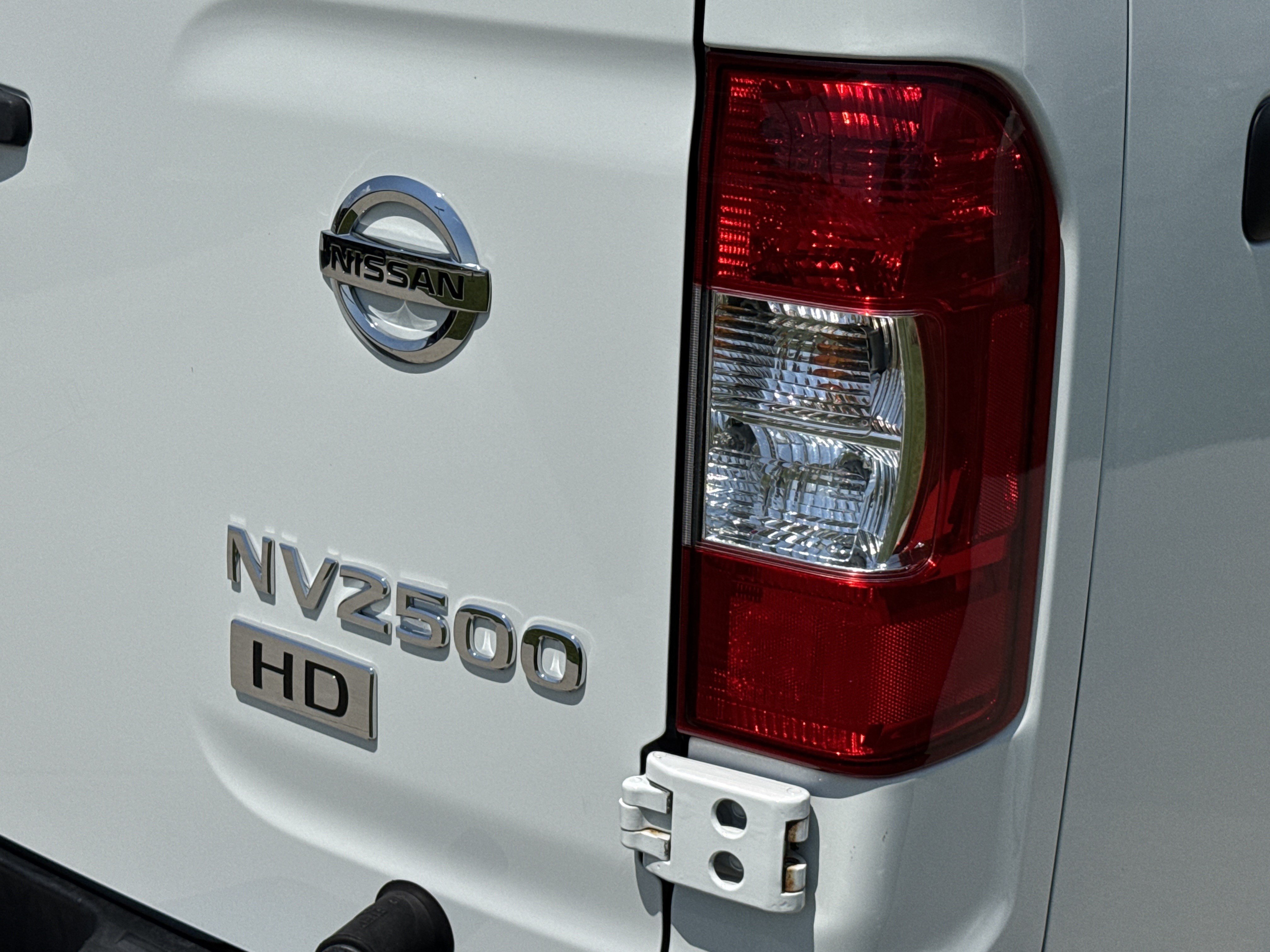 Used 2014 White Nissan SV image 11