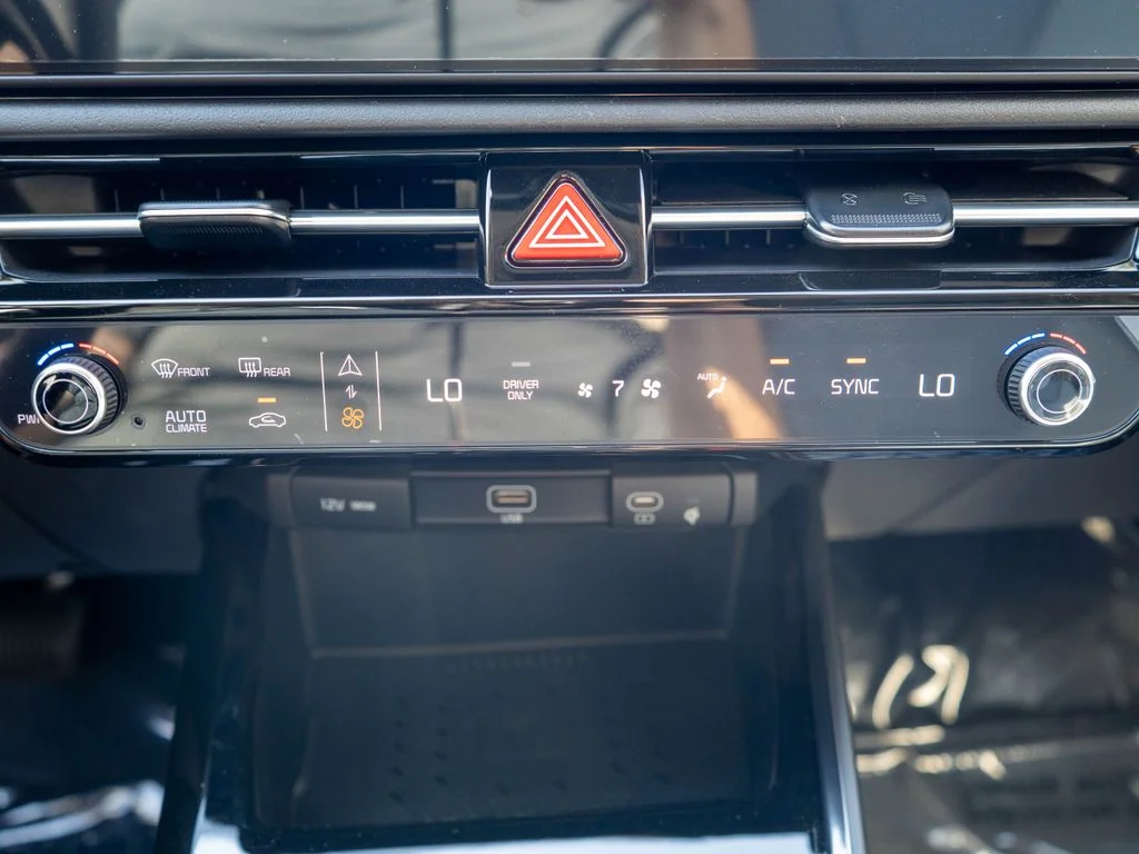New 2026 Snow White Pearl Kia EX image 24