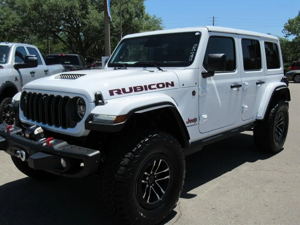 New 2026 Bright White Clear-Coat Exterior Paint Jeep Rubicon X image 3