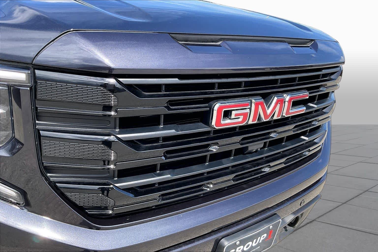 Used 2025 Downpour Metallic GMC Elevation image 29