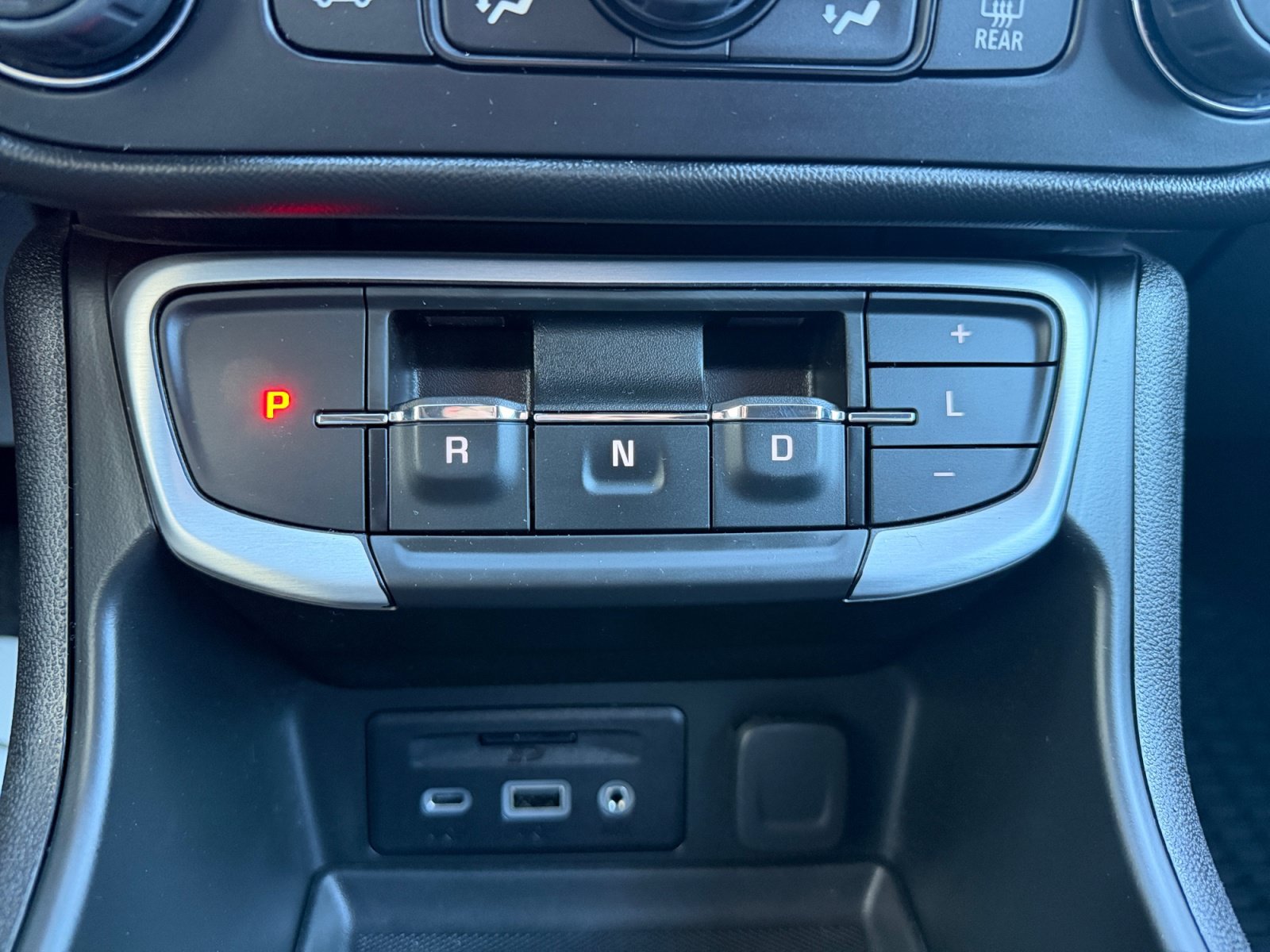 Used 2022 Summit White GMC SLT image 23