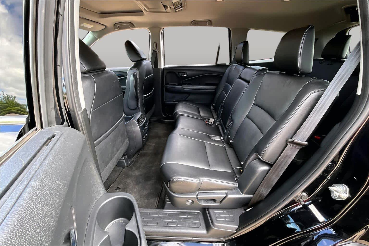 Used 2016 Crystal Black Pearl Honda Touring image 21