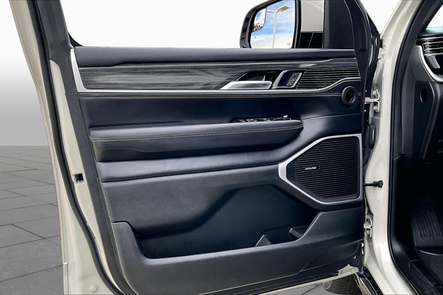 Used 2022 Luxury White Pearlcoat Jeep Series II image 20