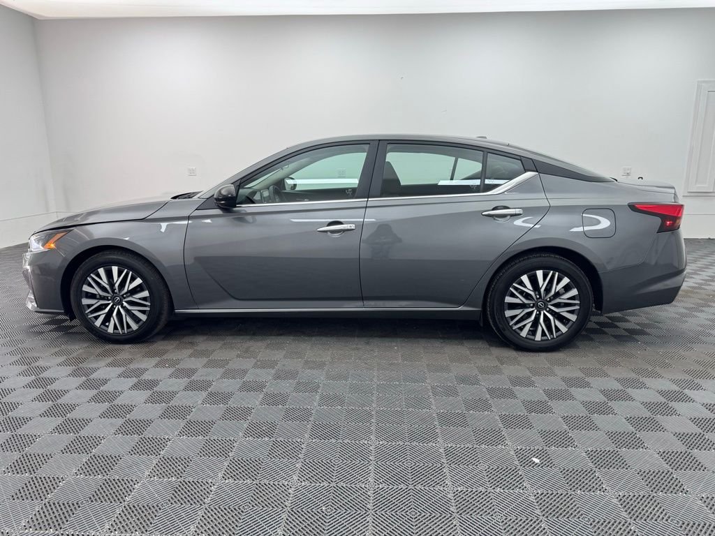 Used 2025 Gun Metallic Nissan 2.5 SV image 9