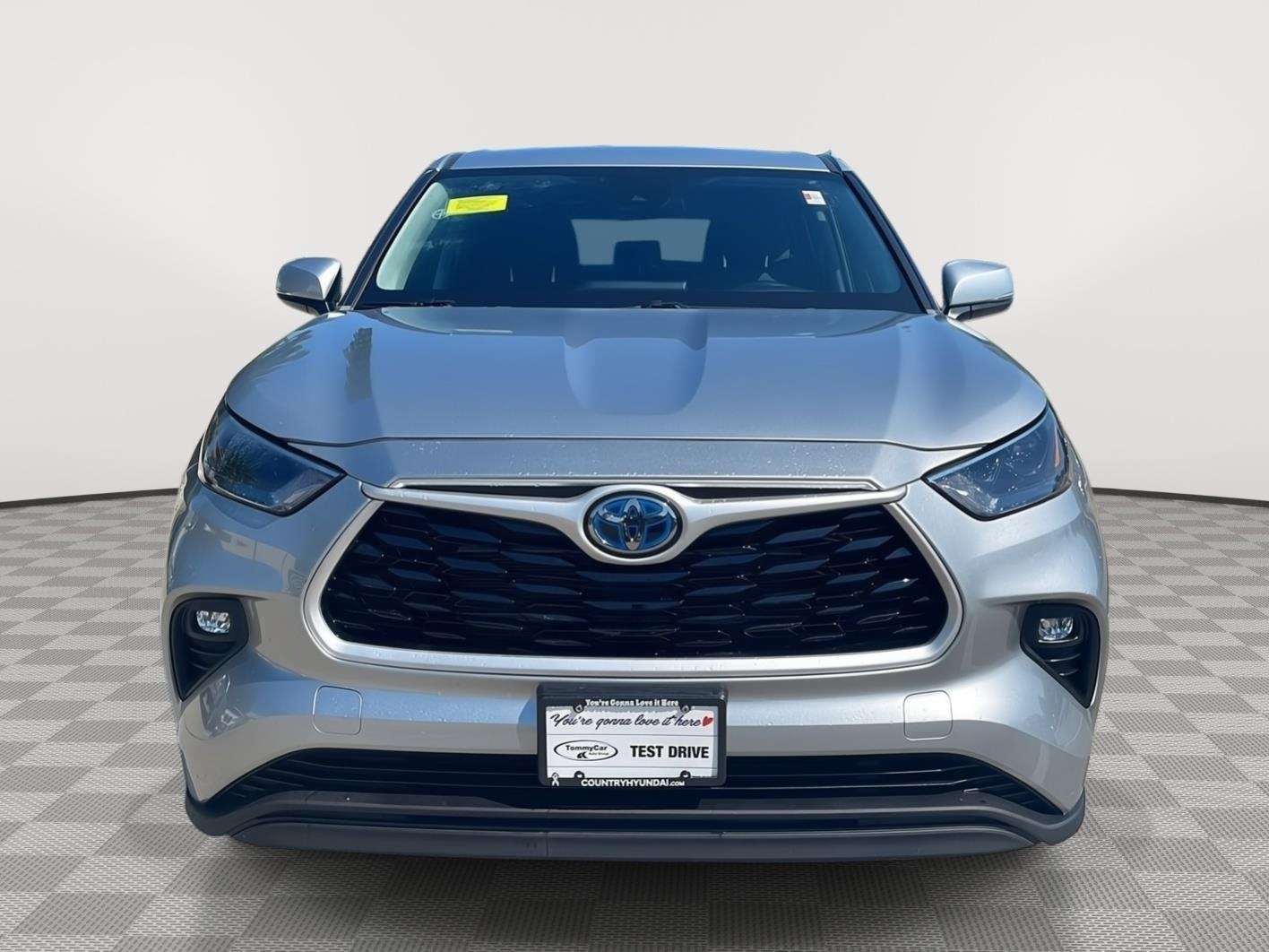 2023 Toyota Highlander LE - Photo 2