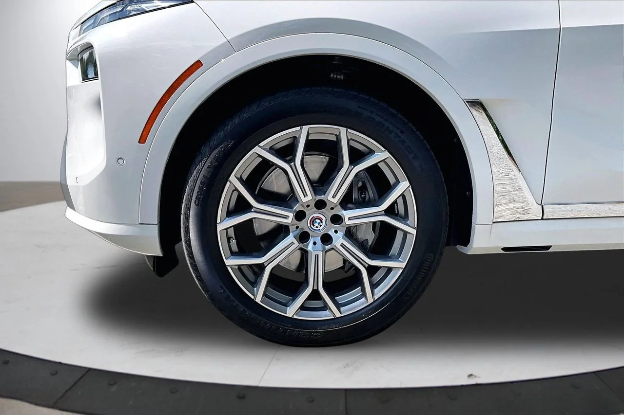 Used 2023 White BMW xDrive40i image 34