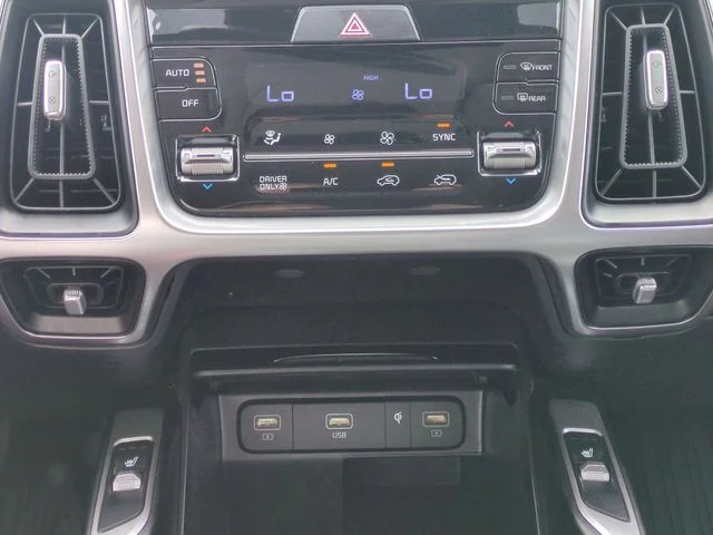 Used 2022 White Kia EX image 24