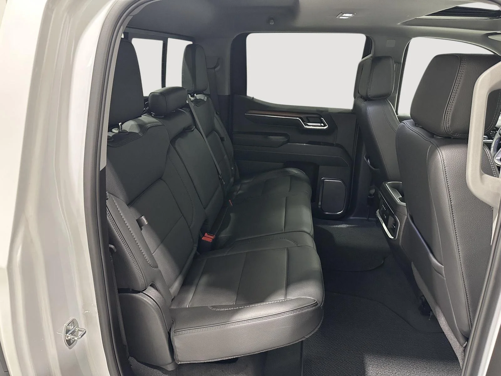 Used 2024 White Frost Tricoat GMC Denali image 27