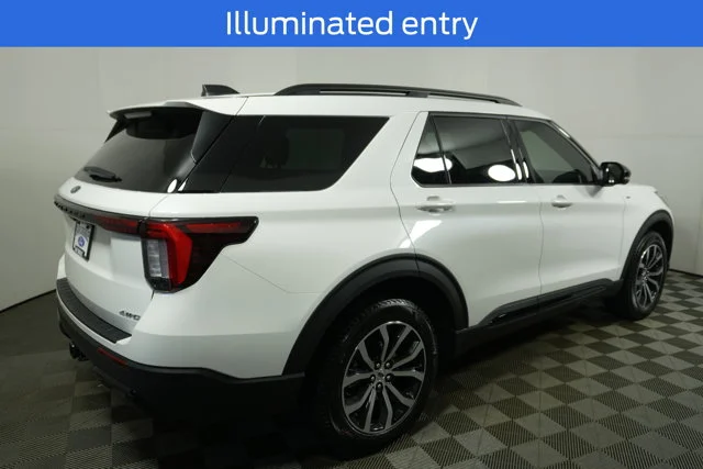 New 2026 Star White Metallic Tri-Coat Ford ST-Line image 14