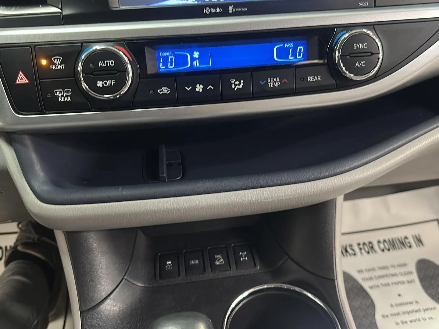 Used 2015 ALUMINA JADE METALLIC TOYOTA XLE image 23
