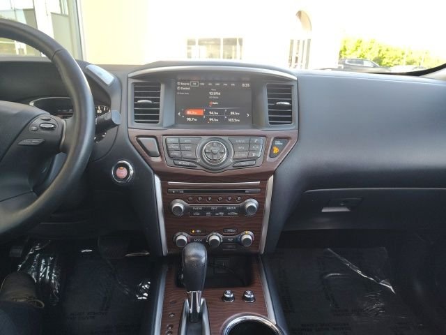Used 2020 White Nissan Platinum image 18