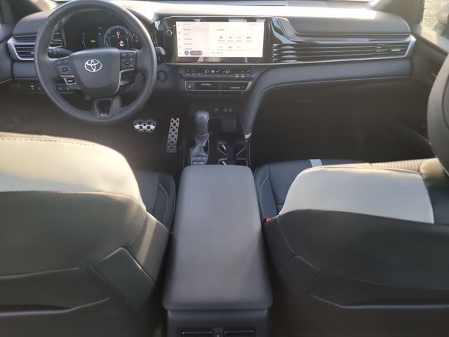 Used 2025  Toyota SE image 12
