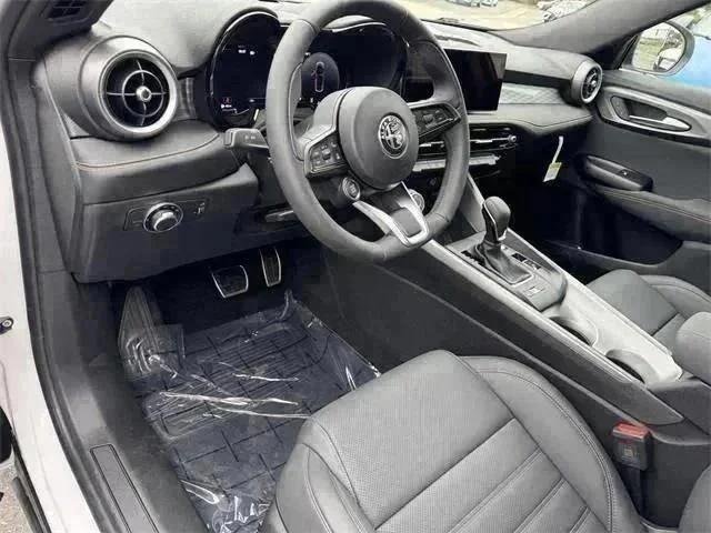 New 2025 Milano White Exterior Paint Alfa Romeo  image 12