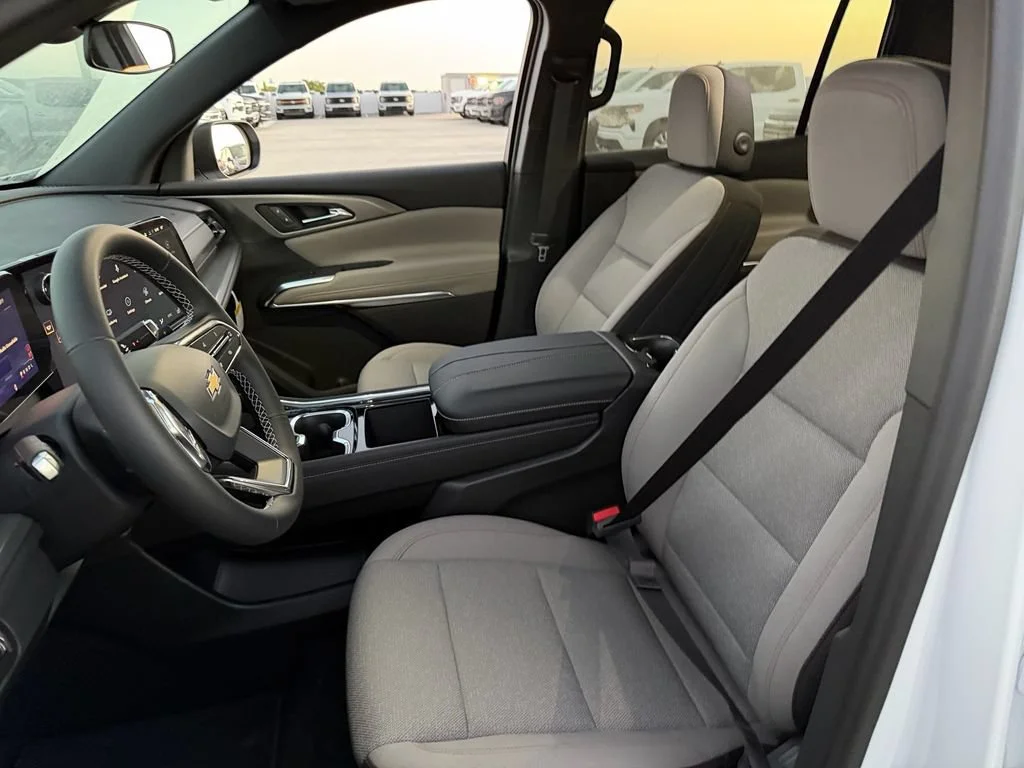 New 2027 Summit White Chevrolet LT image 11