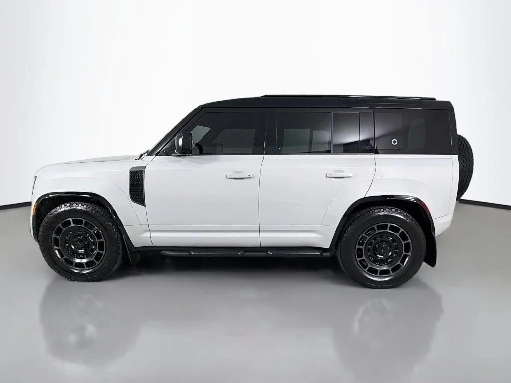 Used 2026 Borasco Gray Metallic Land Rover OCTA image 8