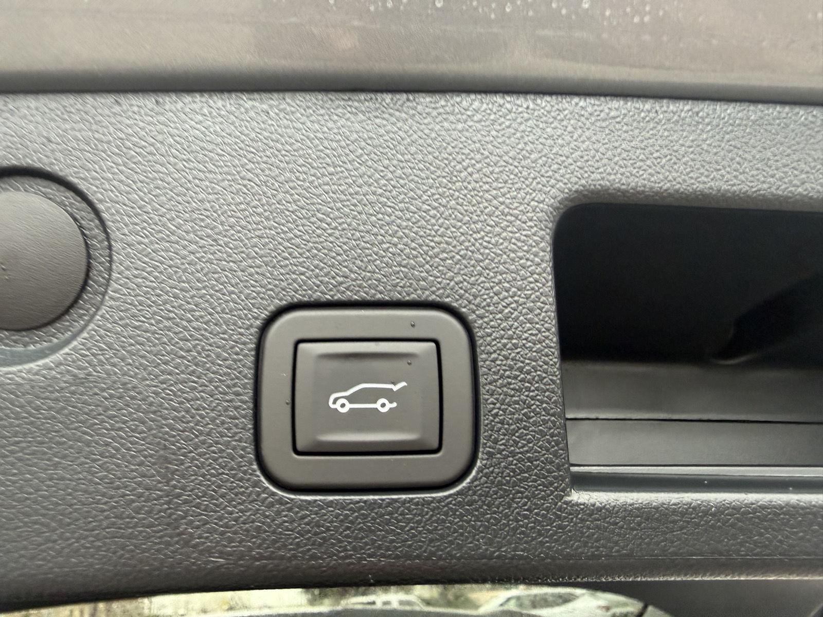 New 2027 Sterling Gray Metallic Chevrolet LT image 4