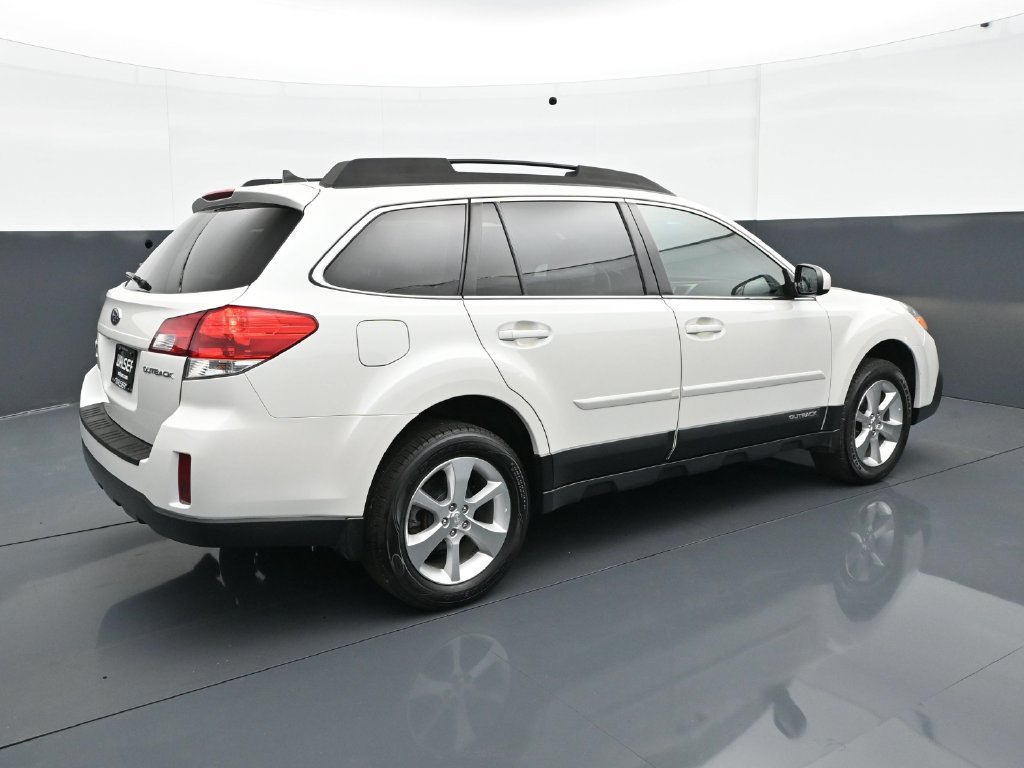 Used 2013 Satin White Pearl Subaru 2.5i image 7