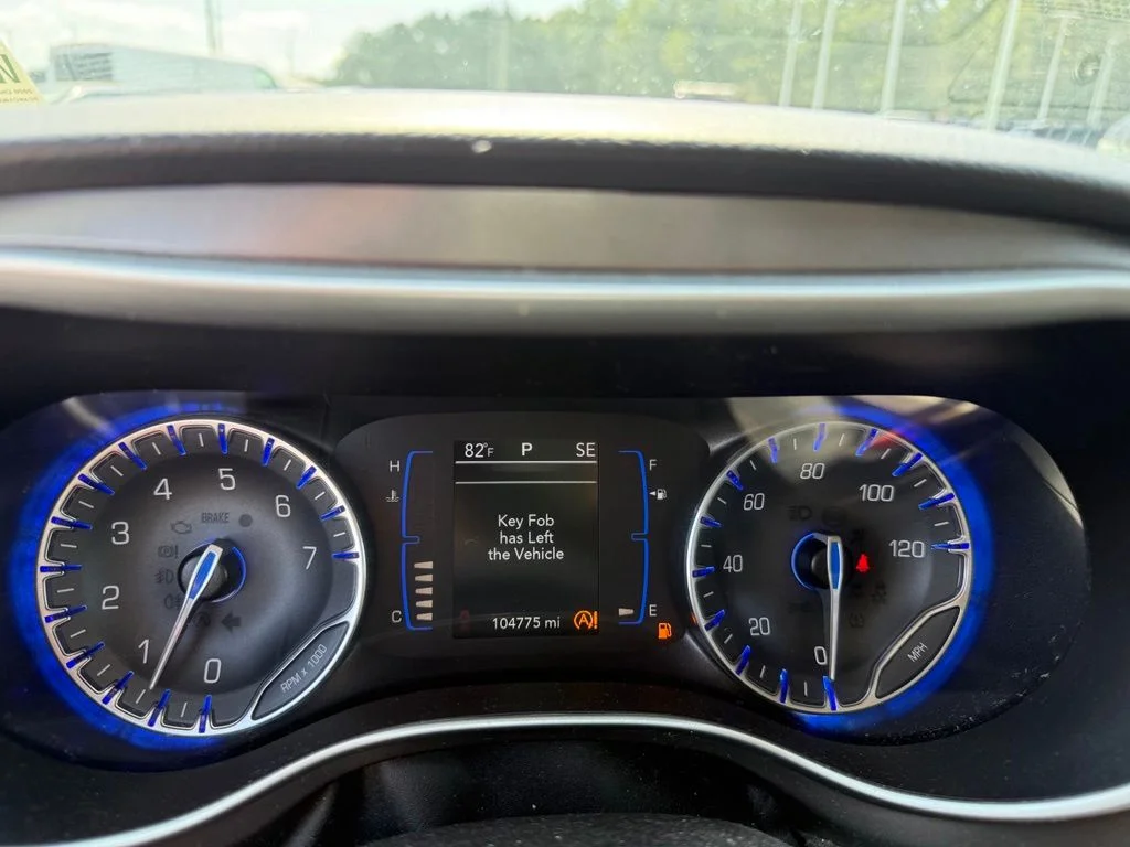 Used 2020 Silver Chrysler Touring L image 17