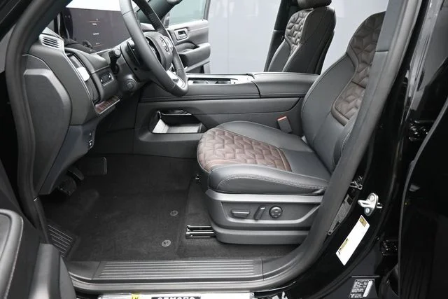 New 2026 Black Nissan Platinum image 33
