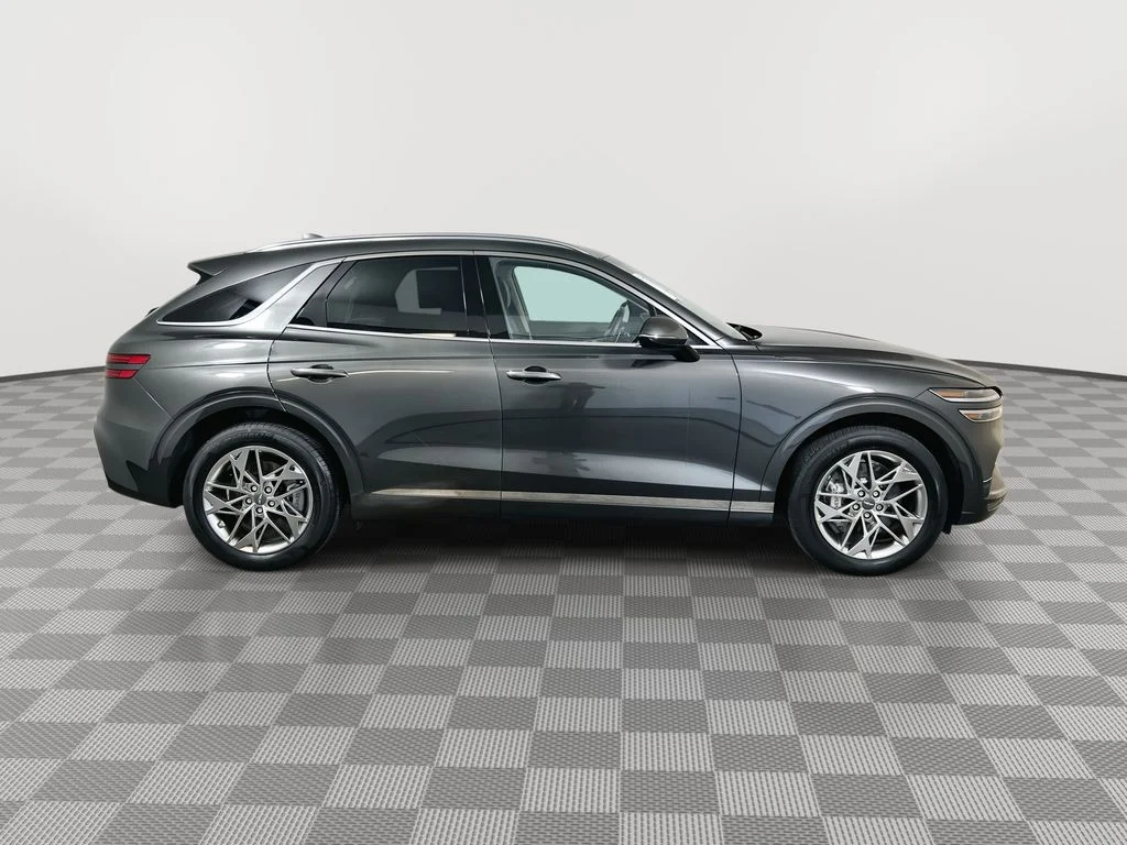 Used 2025 Gray Genesis 2.5T image 9