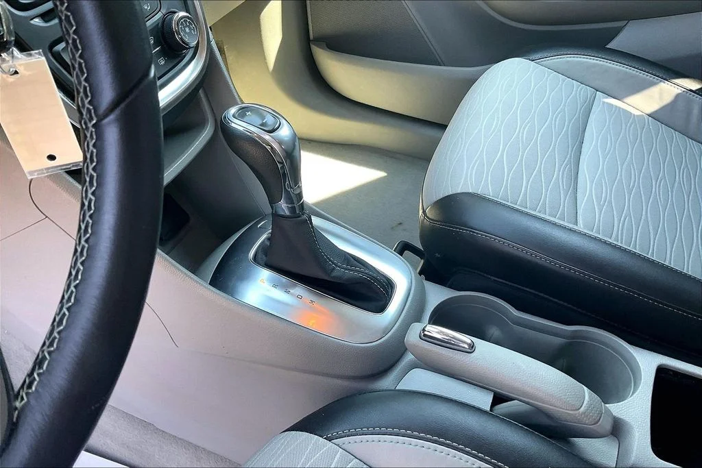 Used 2015 Red Buick Base image 17