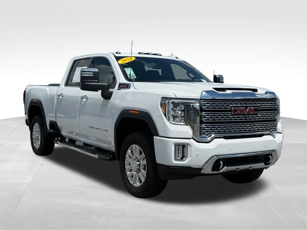 Used 2023 White GMC Denali image 31