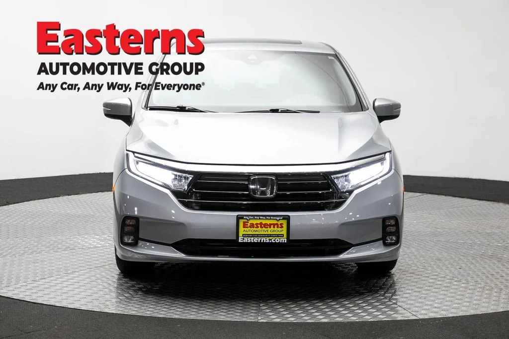 Used 2023 Silver Honda EX-L image 2