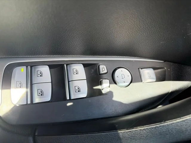 Used 2023 White BMW xDrive30i image 40