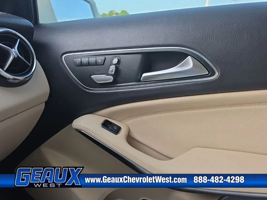 Used 2019 White Mercedes-Benz GLA 250 image 22