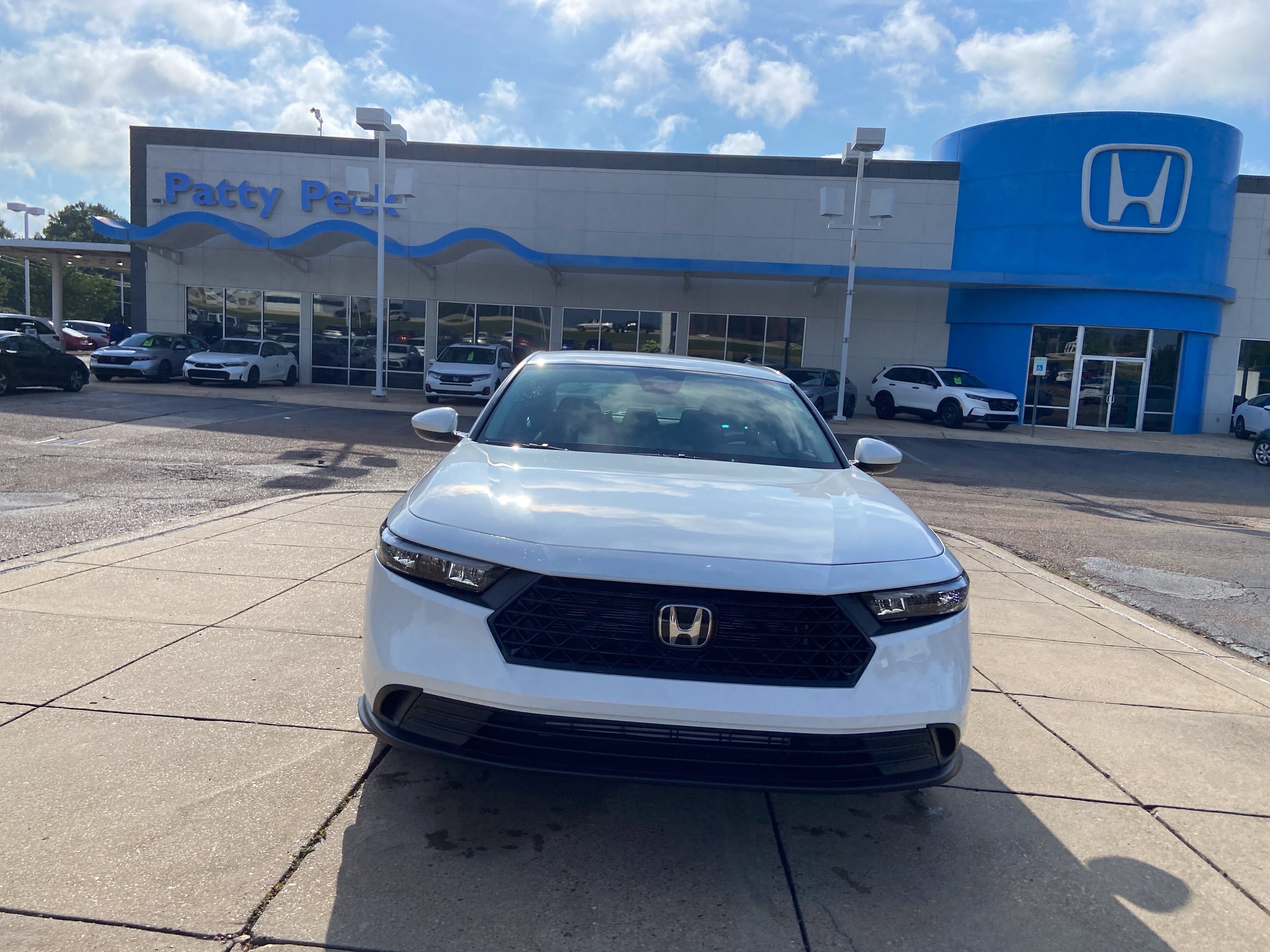 New 2026 Platinum White Pearl Honda LX image 3
