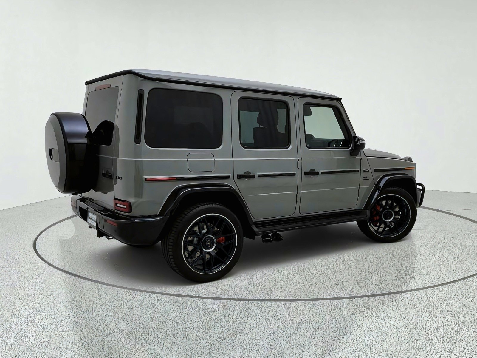 New 2027 MANUFAKTUR Arabian Grey Non- Metallic Mercedes-Benz AMG® G 63 SUV image 8