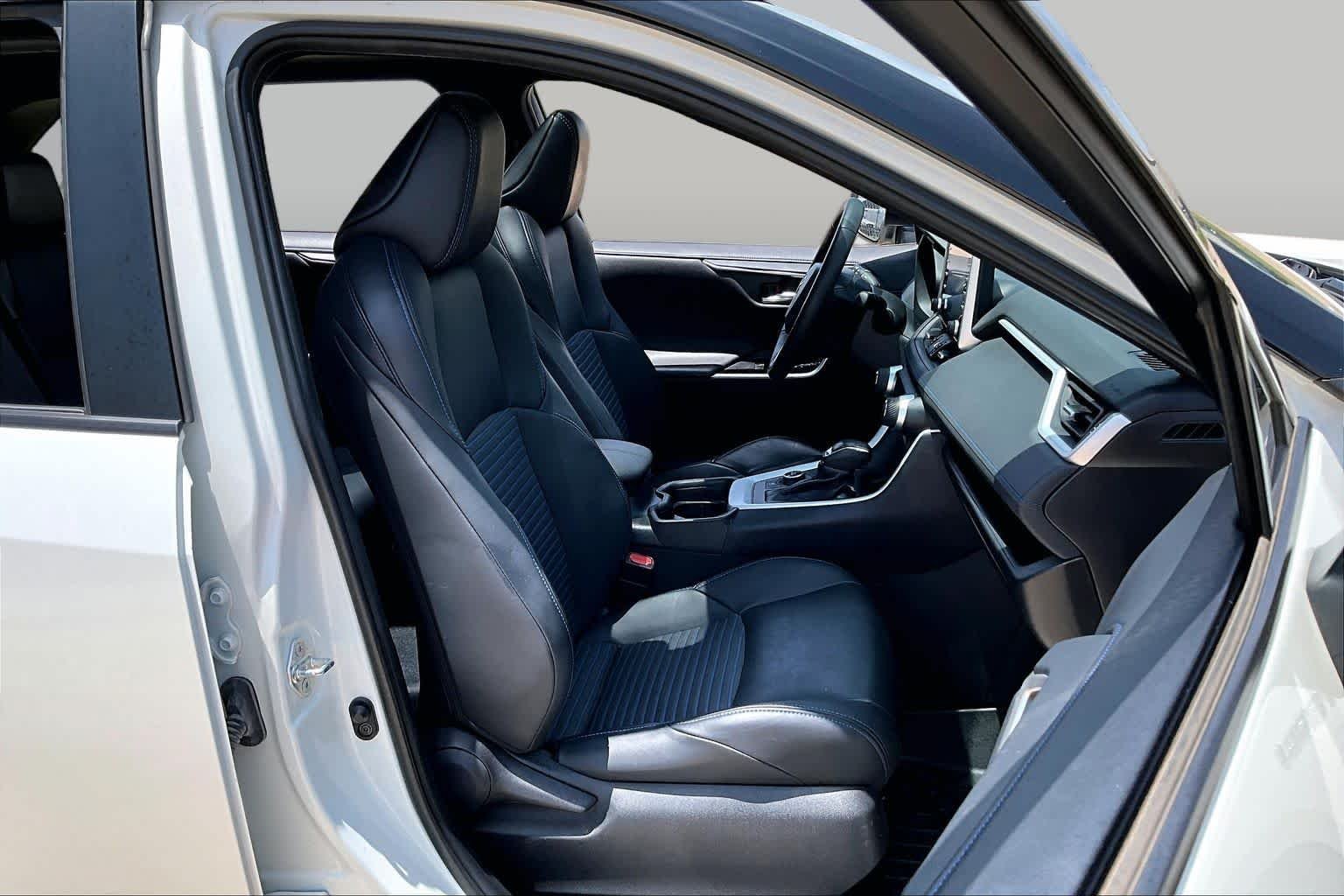 Used 2021 Blizzard Pearl/Midnight Black Metallic Toyota Hybrid XSE image 8