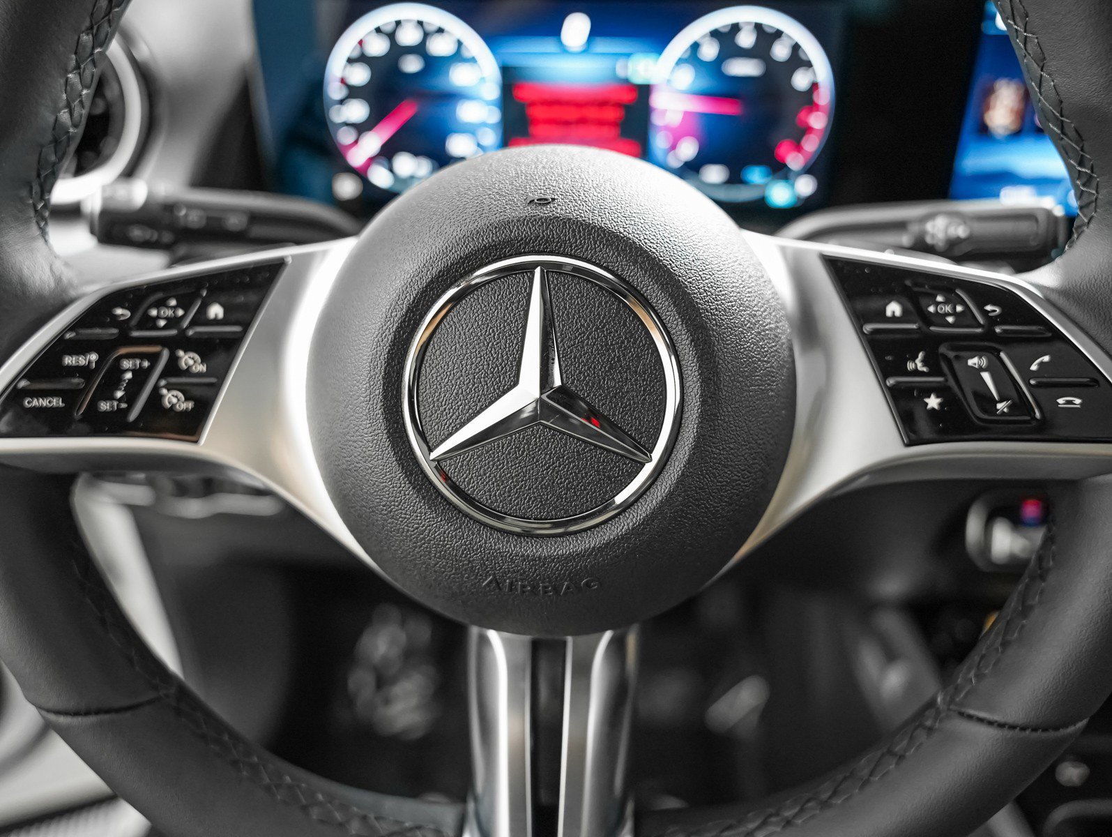 New 2026 Polar White Mercedes-Benz GLB 250 image 15