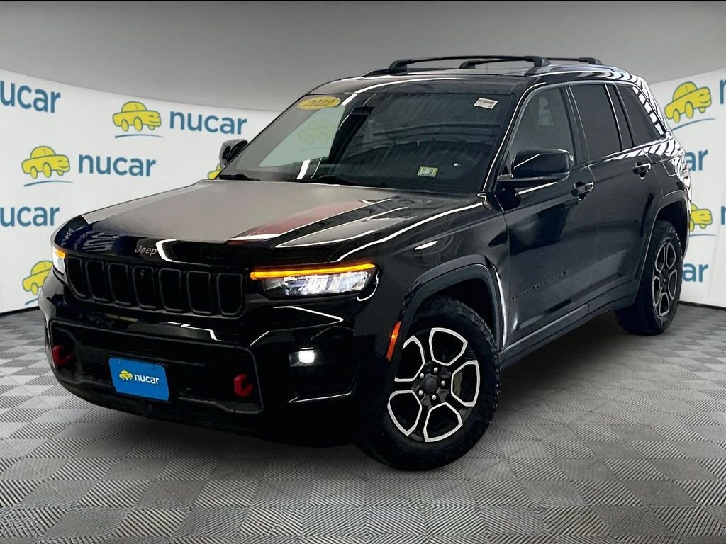 Used 2022 Diamond Black Crystal Pearlcoat Jeep Trailhawk image 3