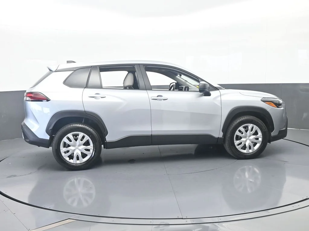 2026 Toyota Corolla Cross L - Photo 7
