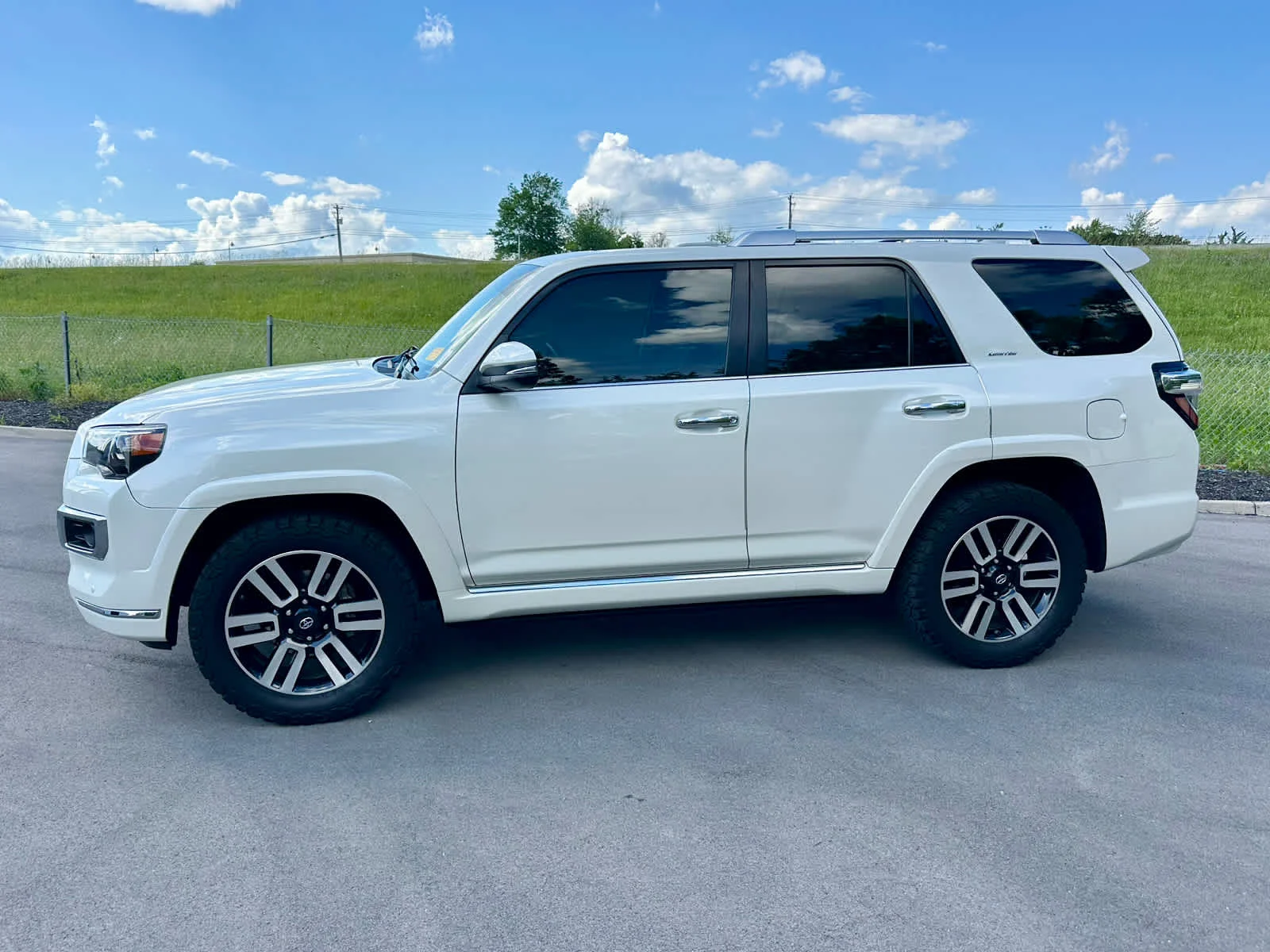 2017 Toyota 4Runner Limited 4x4 V6's photo