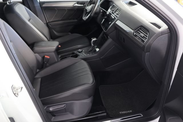 Used 2022 White Volkswagen 2.0T SE R-Line Black image 24