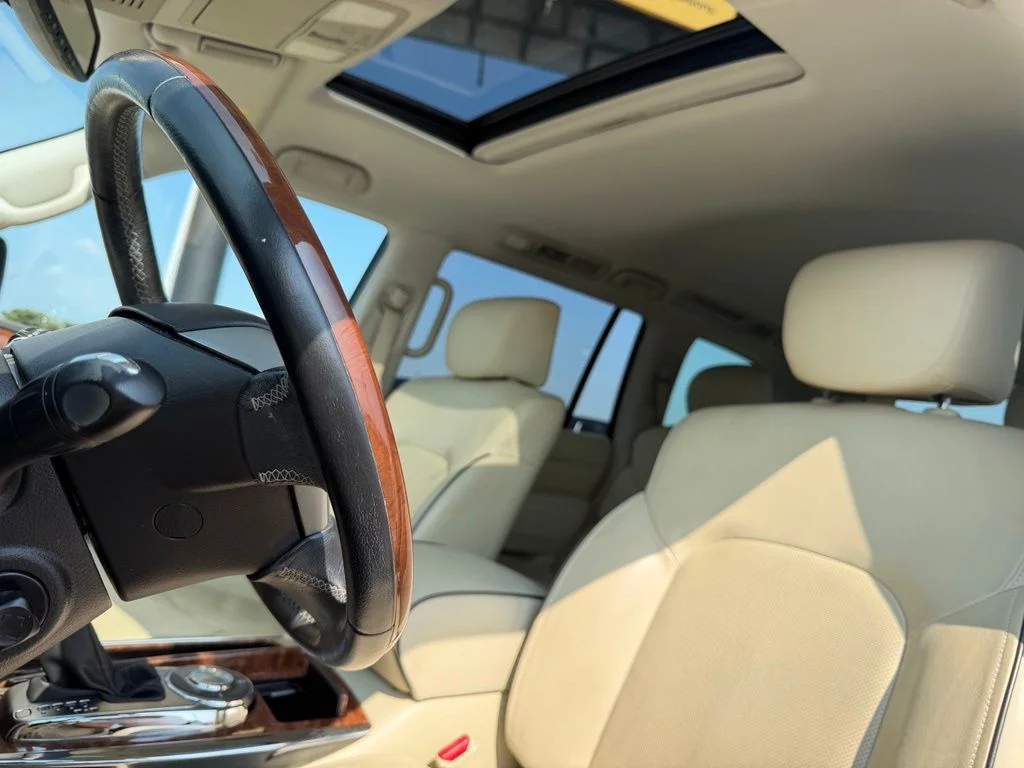 Used 2018 White INFINITI Base image 30