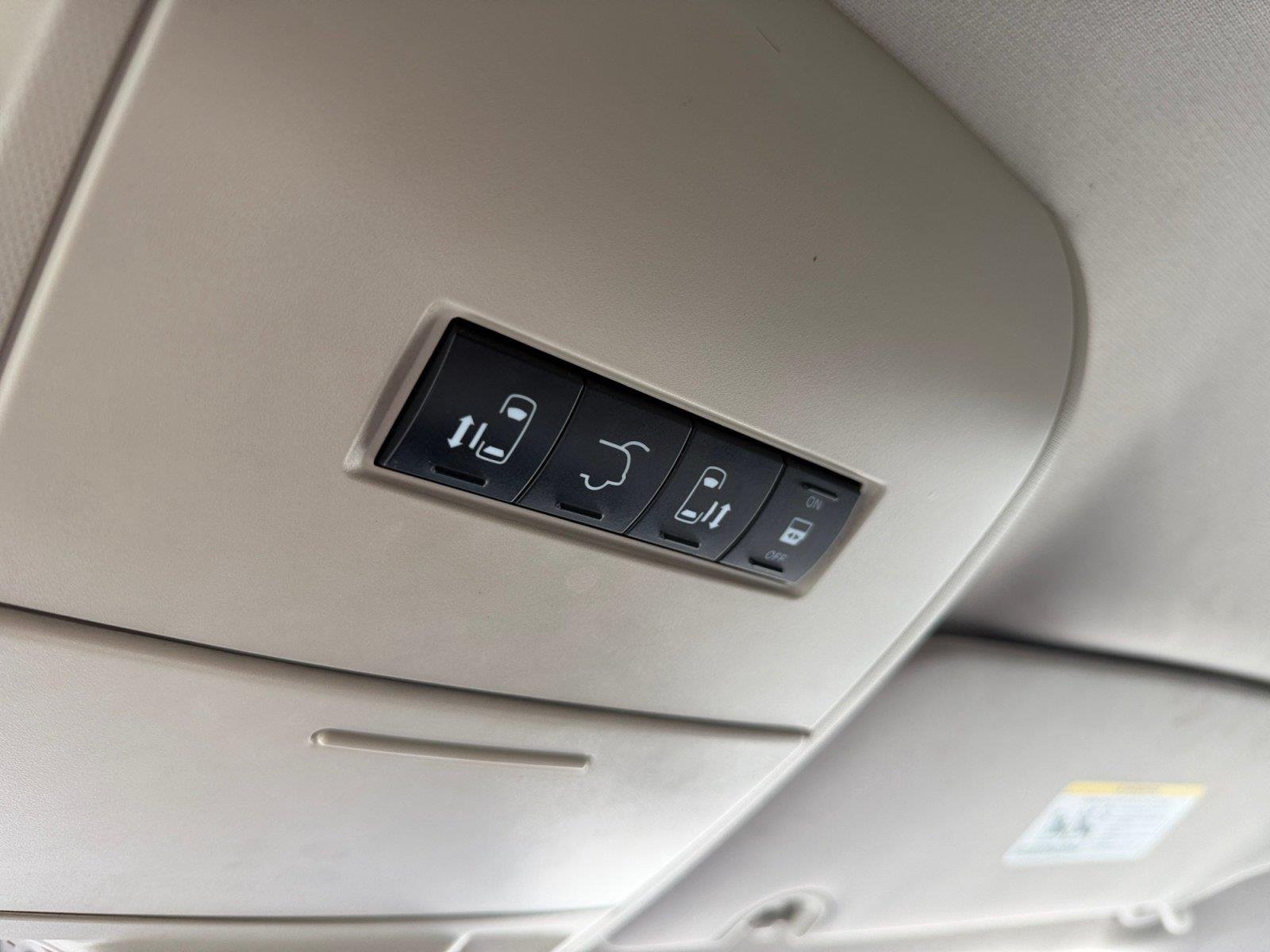 2015 Chrysler Town & Country Touring - Photo 25