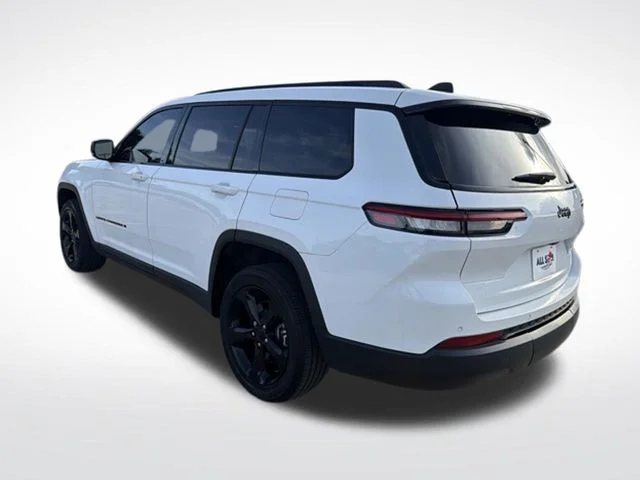 Used 2023 White Jeep Altitude image 5