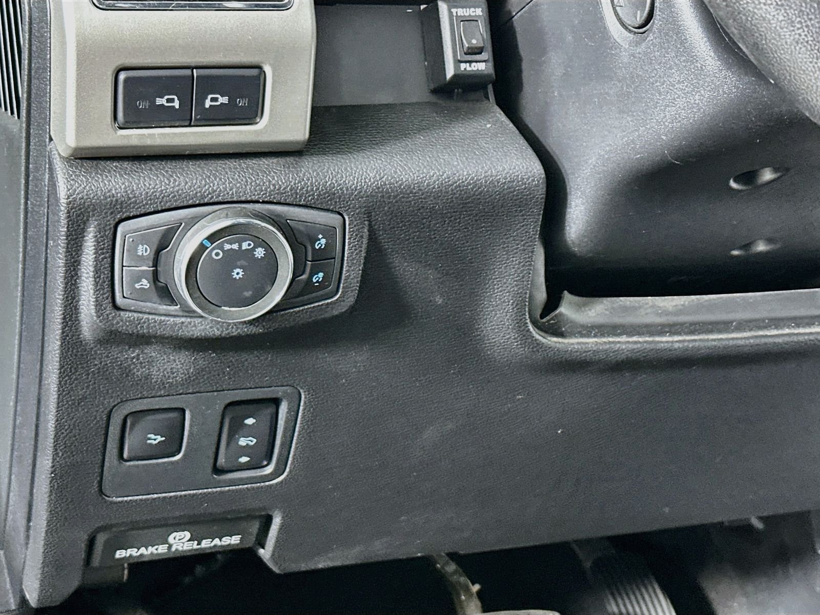 Used 2020 Black Metallic Ford Lariat image 10